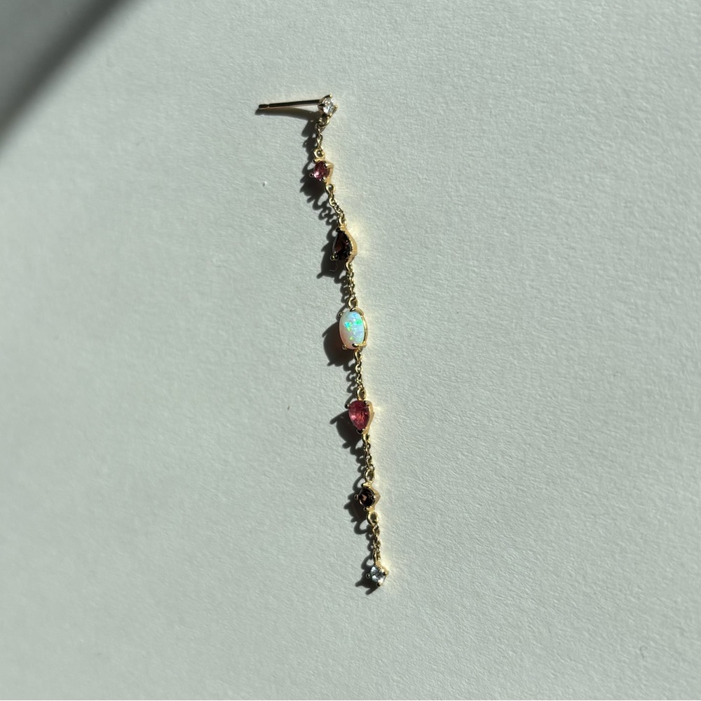 One really pretty gold earring